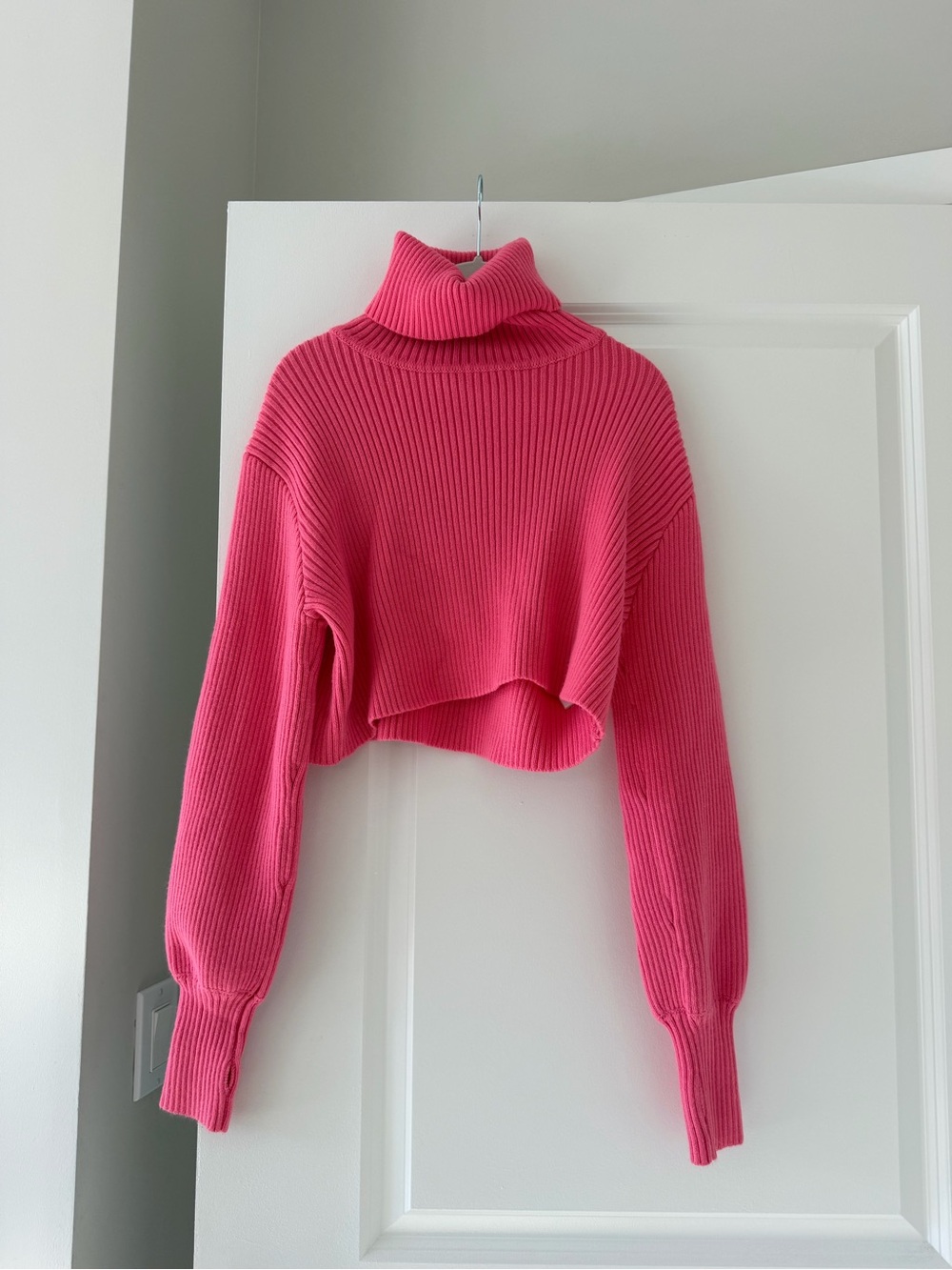 Cropped Ribbed Turtleneck Sweater in Hot Pink